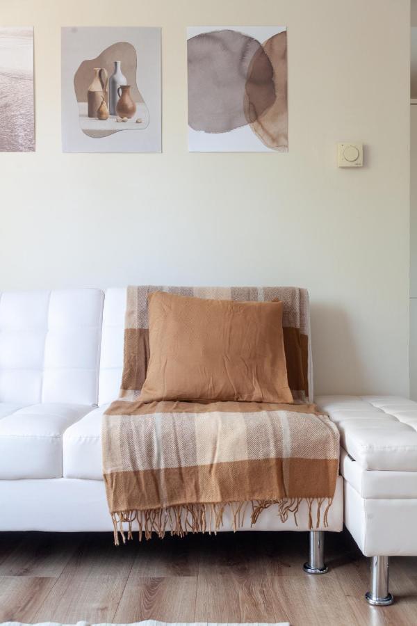 Lovely Studio Flat In Wimbledon W/ Free Parking Londen Buitenkant foto