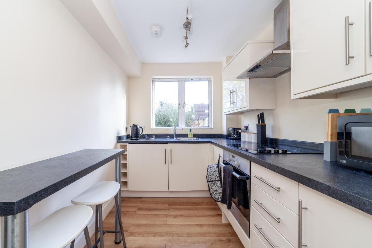 Lovely Studio Flat In Wimbledon W/ Free Parking Londen Buitenkant foto