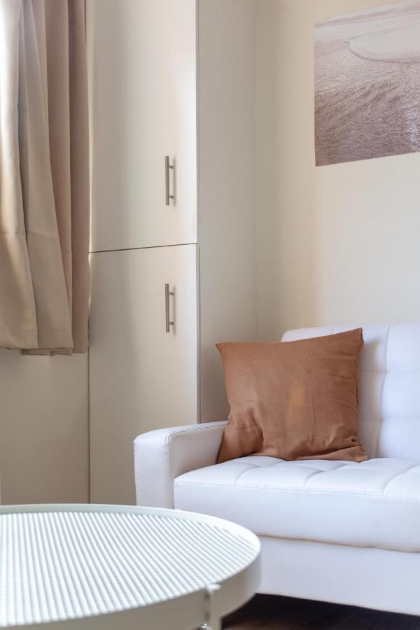 Lovely Studio Flat In Wimbledon W/ Free Parking Londen Buitenkant foto
